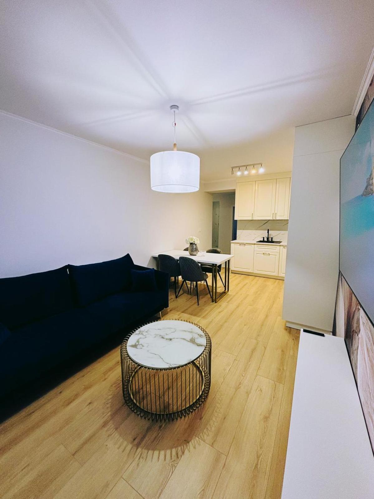 Apartment 3 Bedrooms Premium Bella White For 8 Guests With Ac And Underground Parking