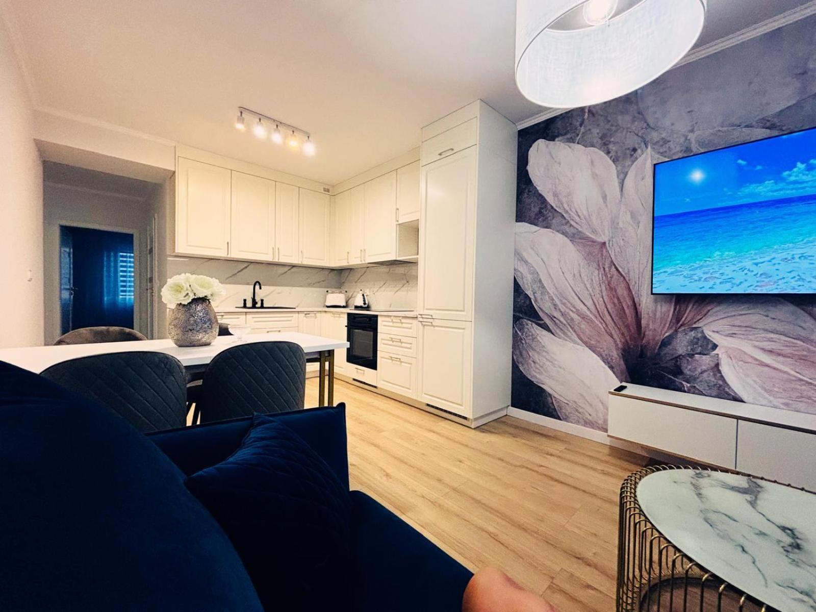3 Bedrooms Premium Bella White For 8 Guests With Ac And Underground Parking * Rzeszów