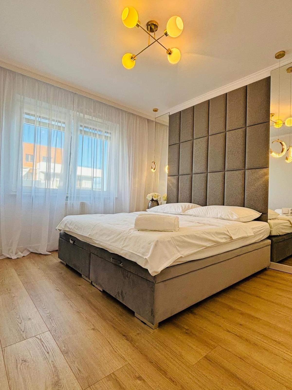 3 Bedrooms Premium Bella White For 8 Guests With Ac And Underground Parking Rzeszów
