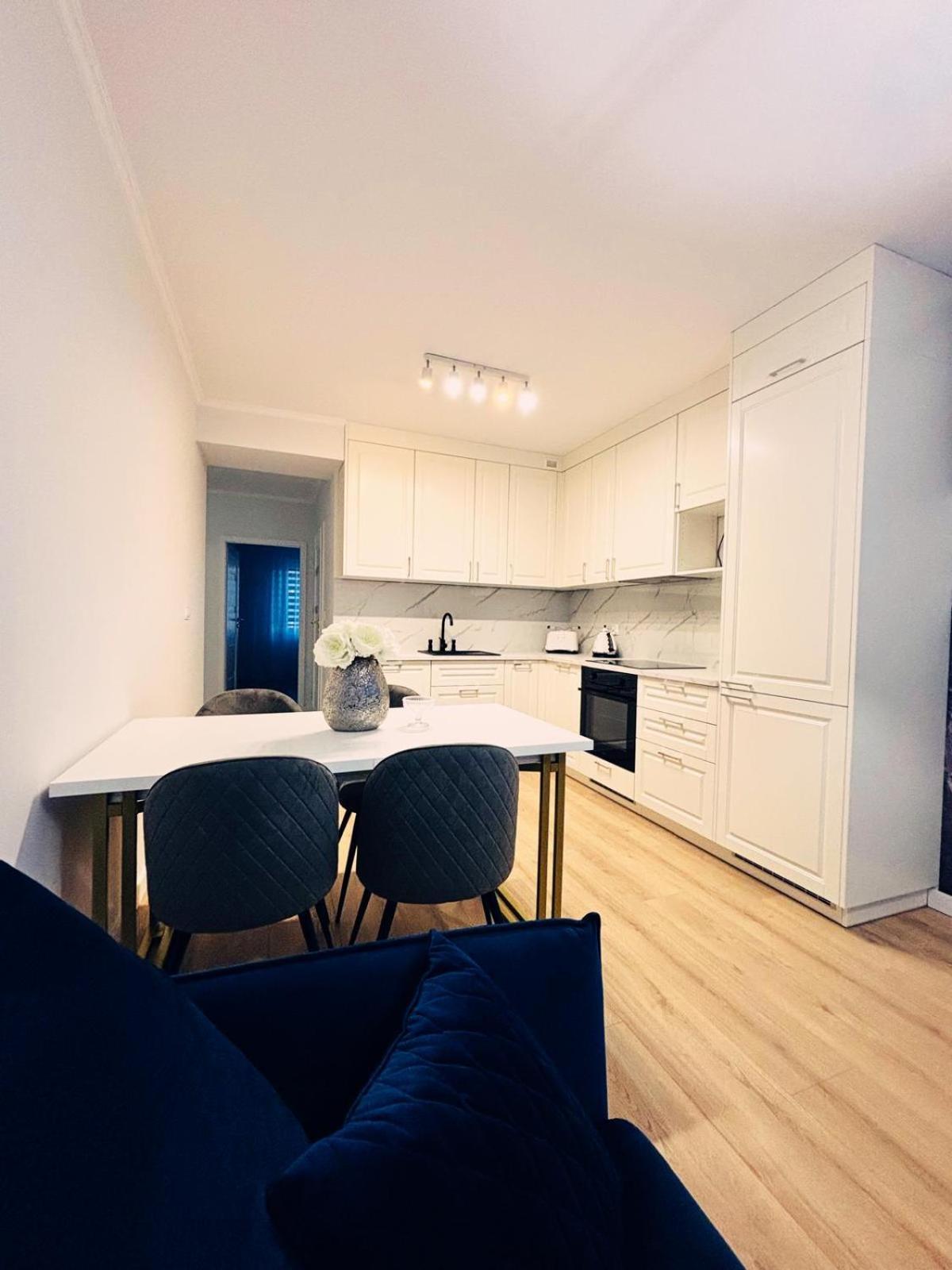 Apartment 3 Bedrooms Premium Bella White For 8 Guests With Ac And Underground Parking Rzeszów
