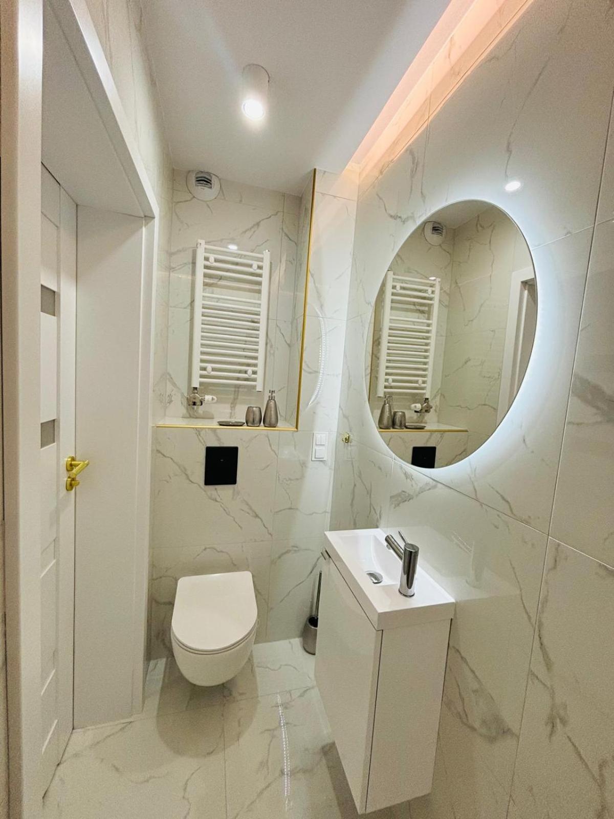 3 Bedrooms Premium Bella White For 8 Guests With Ac And Underground Parking Rzeszów